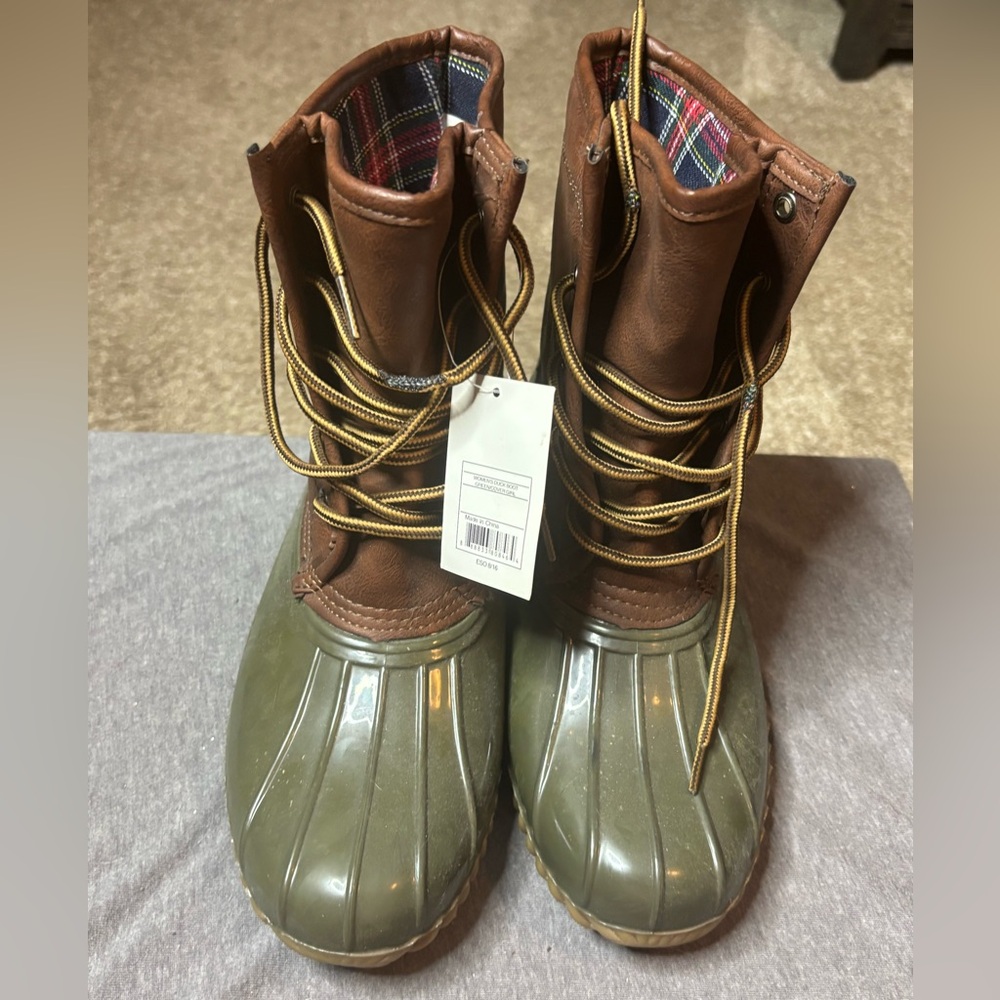 Covergirl Women’s Duck Boot Green NEW Size 8 Classic Winter Plaid Neutral